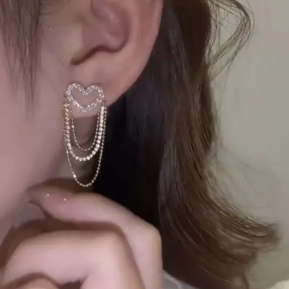 Elegant Gold Heart Chain Earrings - Picture 5 of 5